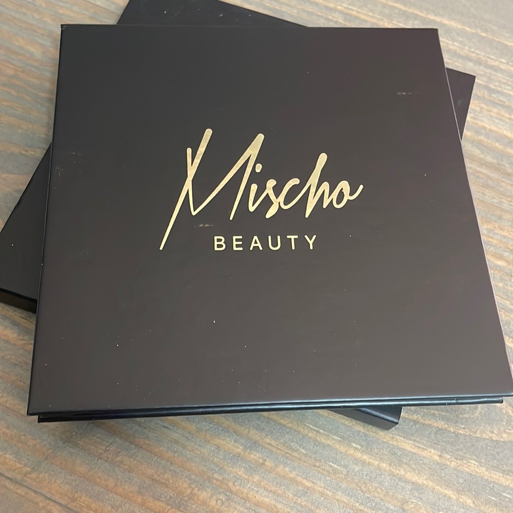 Mischo beauty blush palette - NIB